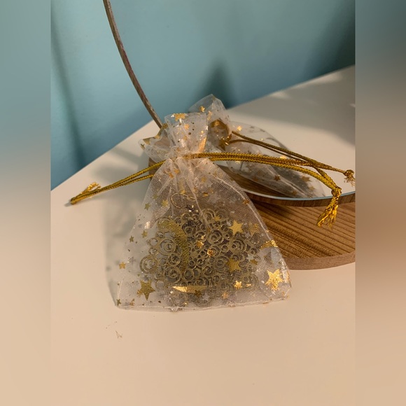 Light weight earrings - Picture 8 of 9